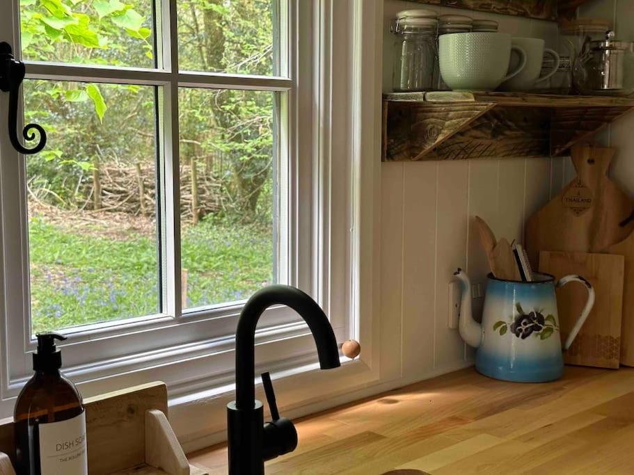Cornwall Woodland Shepherd'S Hut Deirdres Hut 보드민 외부 사진